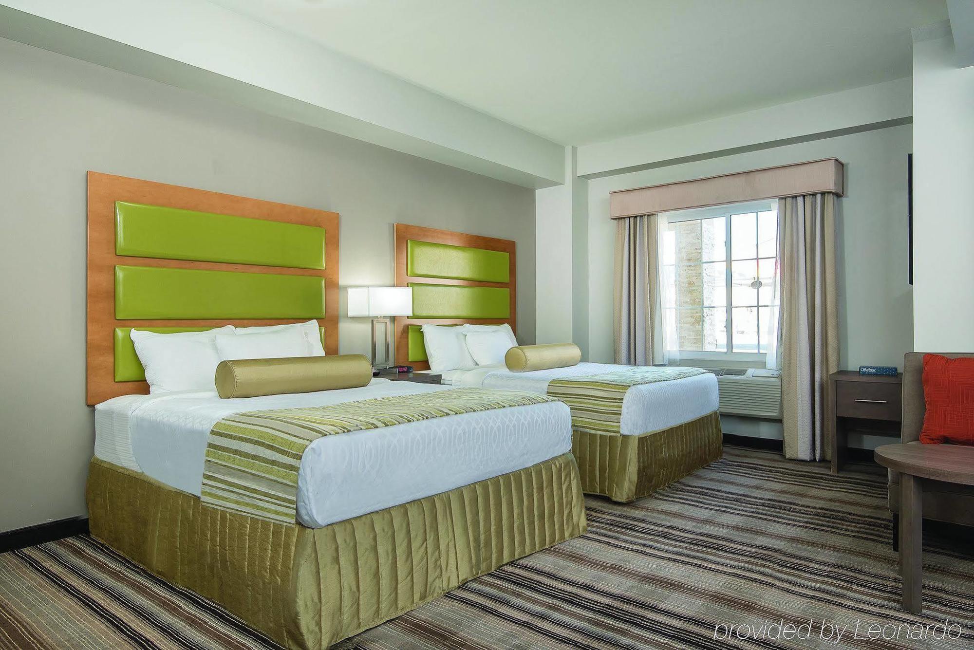 La Quinta By Wyndham Brooklyn East Hotel New York Exterior photo