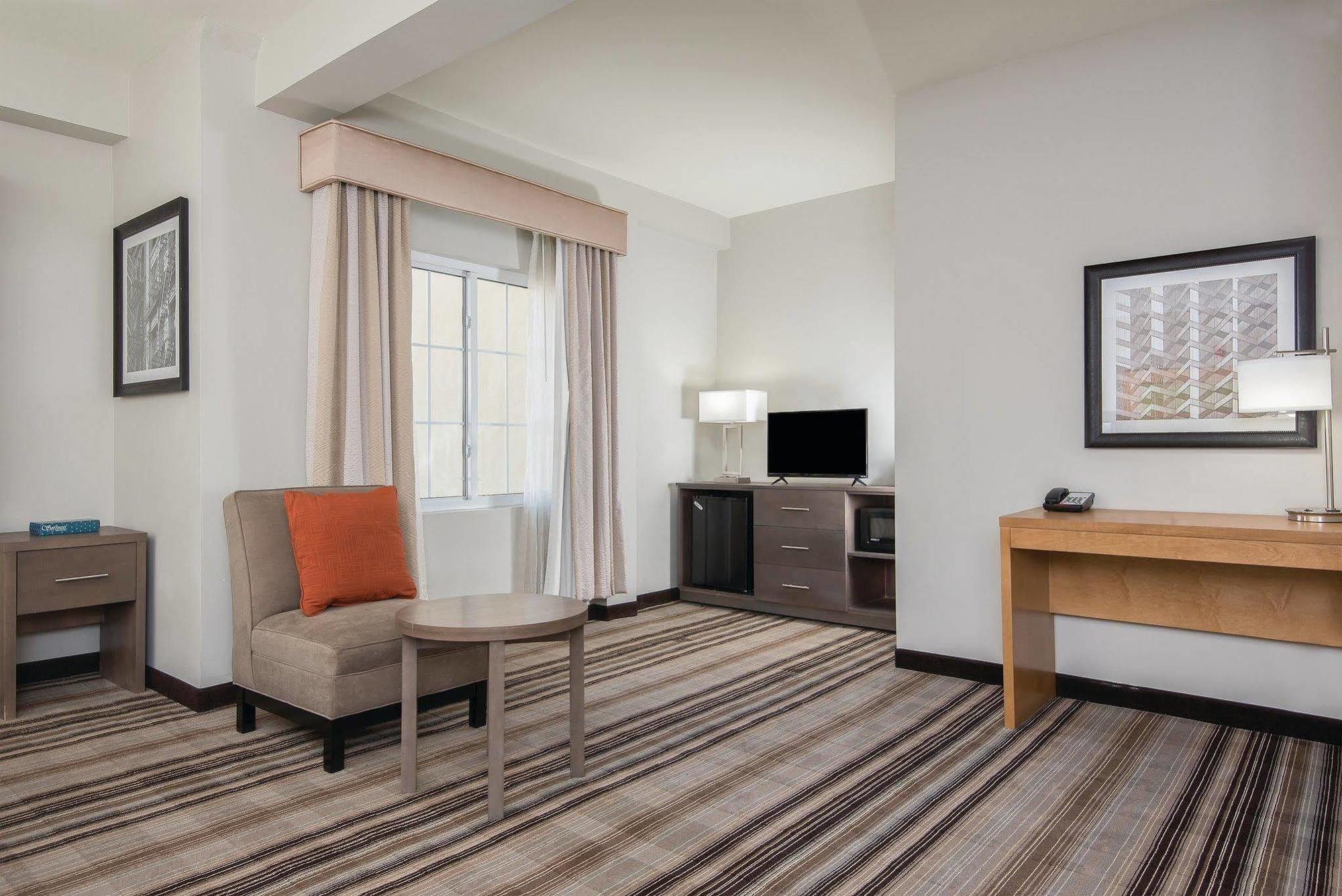 La Quinta By Wyndham Brooklyn East Hotel New York Exterior photo