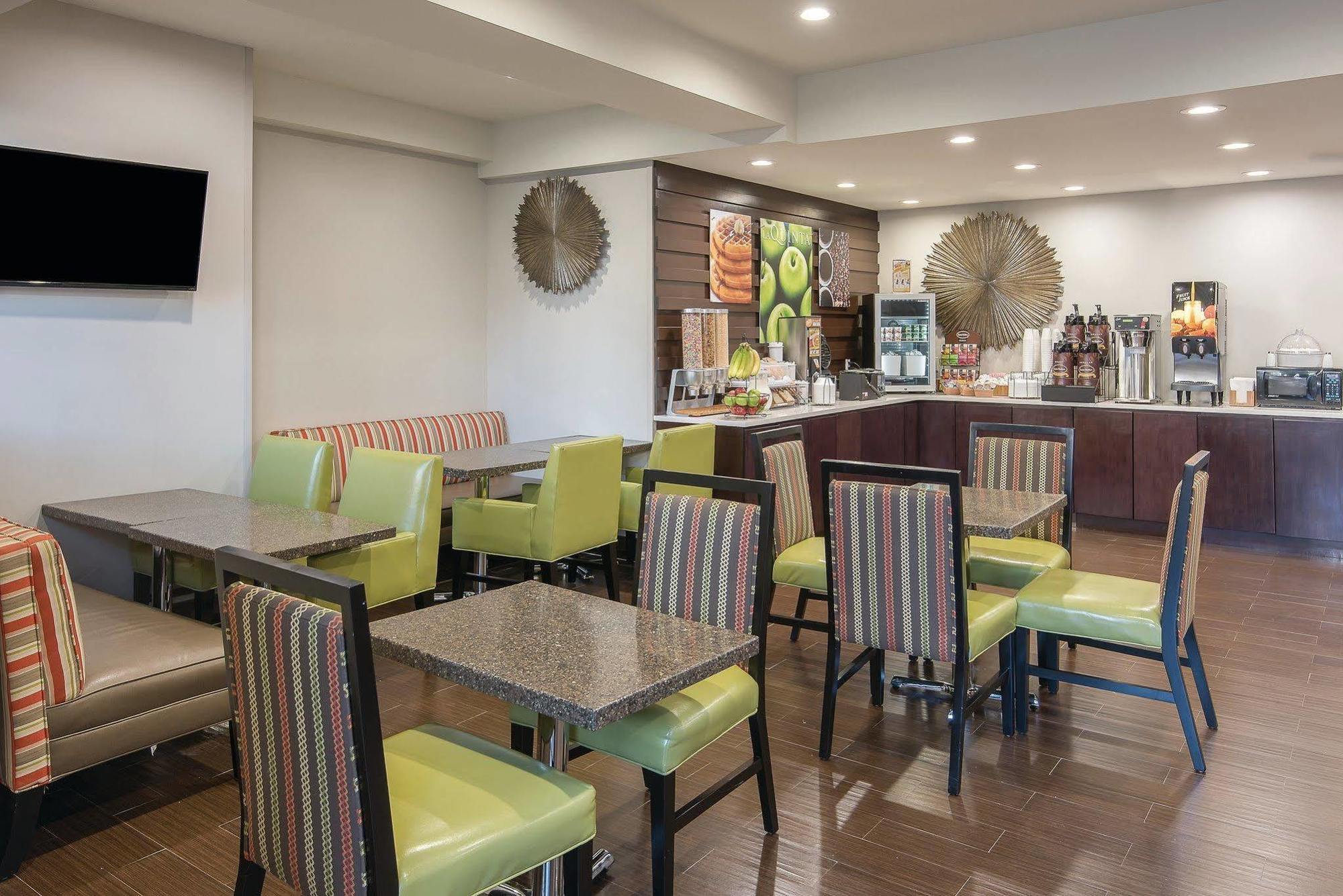 La Quinta By Wyndham Brooklyn East Hotel New York Exterior photo
