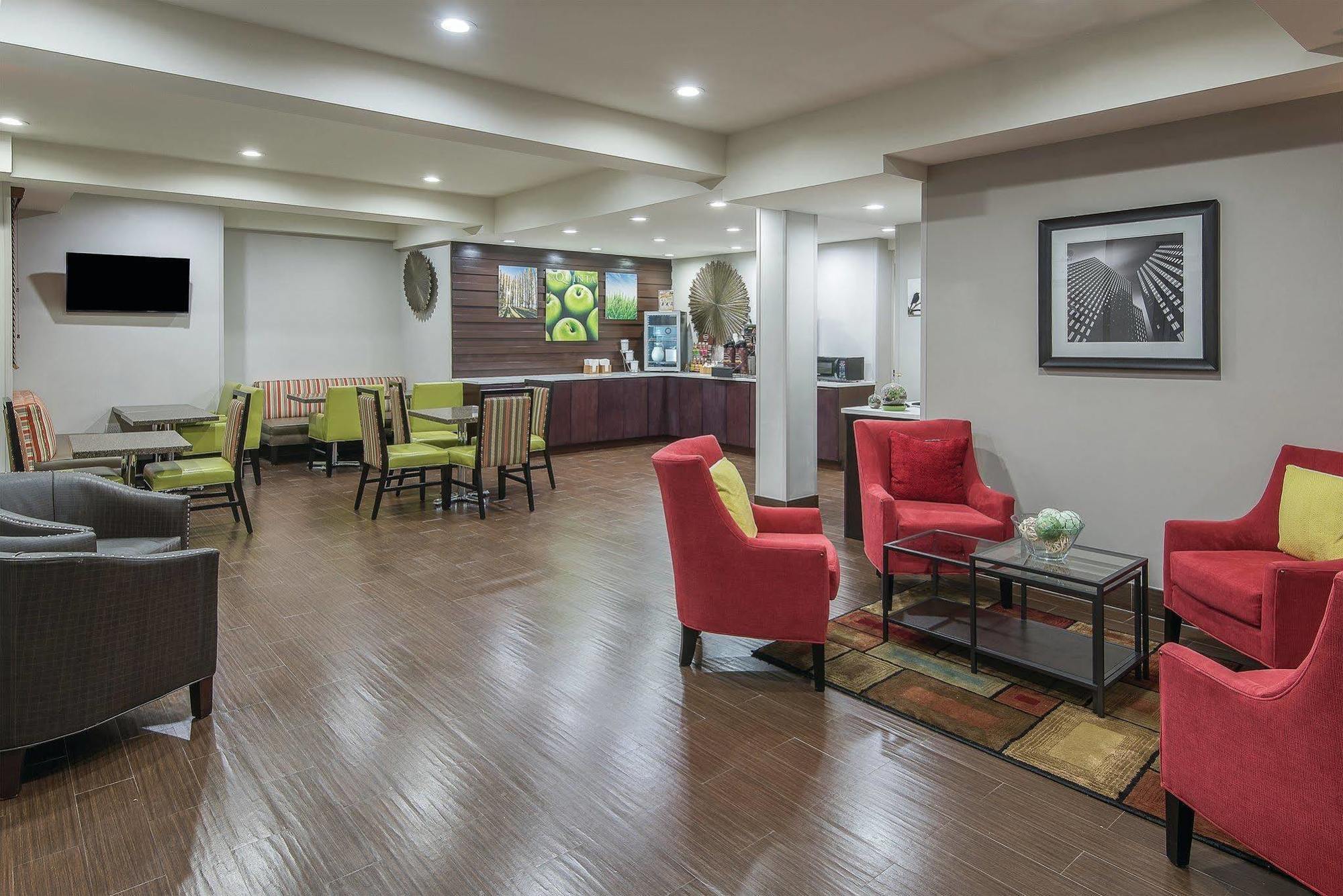 La Quinta By Wyndham Brooklyn East Hotel New York Exterior photo