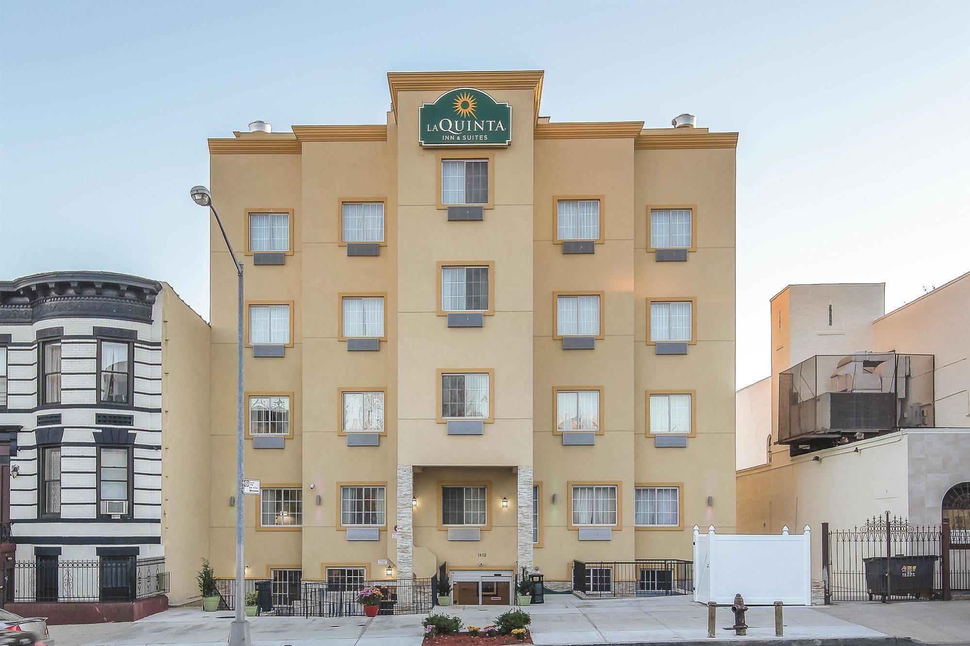 La Quinta By Wyndham Brooklyn East Hotel New York Exterior photo