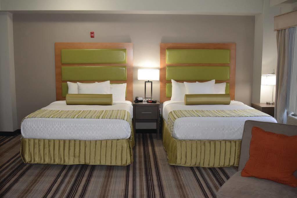 La Quinta By Wyndham Brooklyn East Hotel New York Exterior photo
