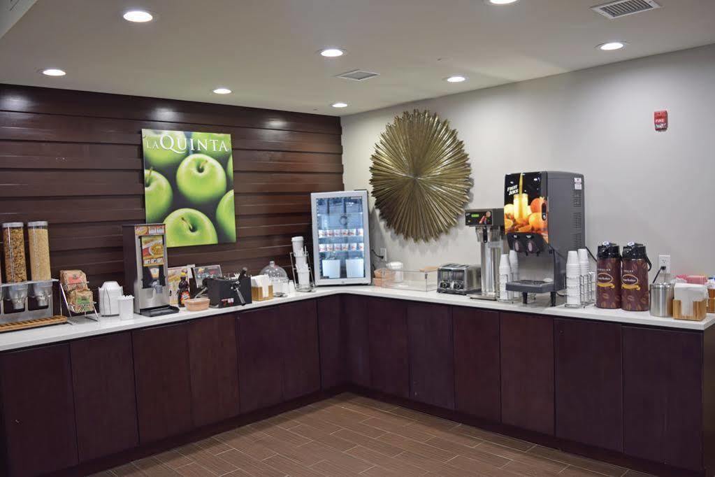 La Quinta By Wyndham Brooklyn East Hotel New York Exterior photo