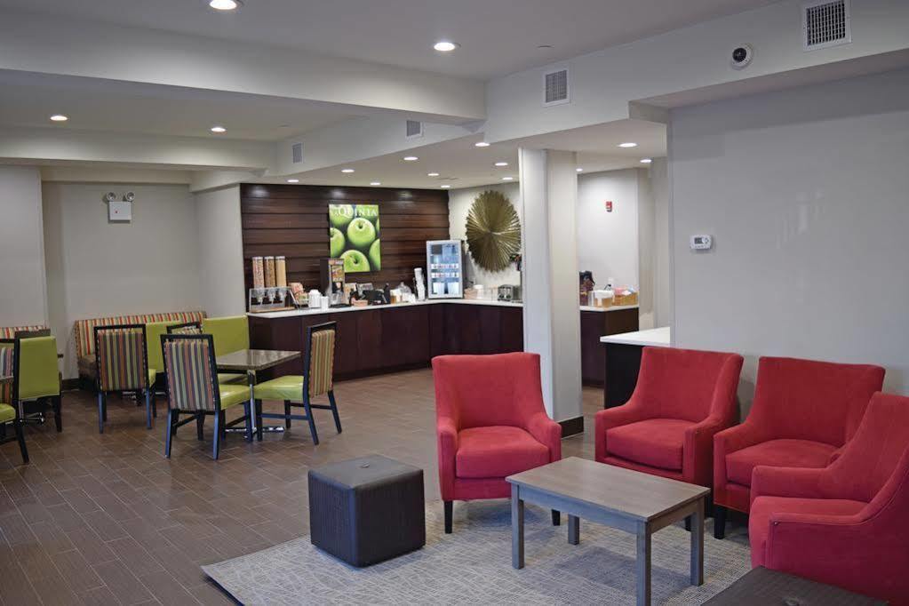 La Quinta By Wyndham Brooklyn East Hotel New York Exterior photo